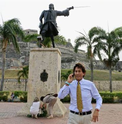 &Aacute;lvaro de Marichalar hablando por el m&oacute;vil en Cartagena (Colombia).