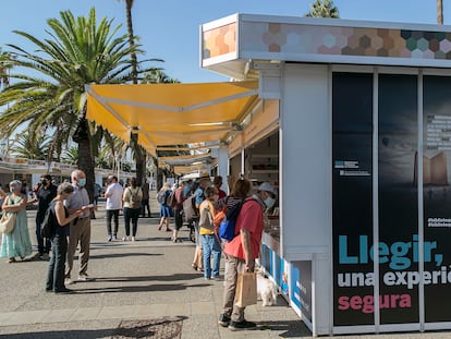 Aspecto de la Setmana del Llibre en Català del año pasado, en el Moll de la Fusta del puerto de Barcelona.