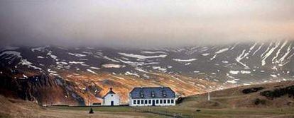 Islandia vivió durante 15 años un milagro económico. Abandonó la  pesca y diversificó su economía. En la imagen, una casa solitaria cerca de Reikiavik.