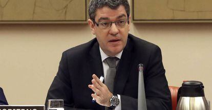 El ministro de Energía, Turismo y Agenda Digital, Álvaro Nadal, en la Comisión de Industria del Congreso. EFE.