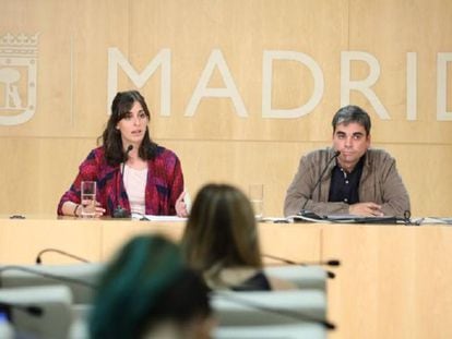 Rita Maestre y Jorge García Castaño, dos de los seis ediles suspendidos cautelarmente de militancia por Podemos Madrid.