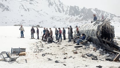 Artículo de EL PAÍS Escaparate que describe varios libros sobre el accidente de avión de los Andes, ocurrido en 1972.