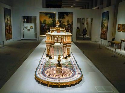 El adorno de sobremesa 'Dessert arquitectónico de las Glorias de España' (1802-1805), una de las piezas de la nueva Galería de las Colecciones Reales, este miércoles en Madrid.