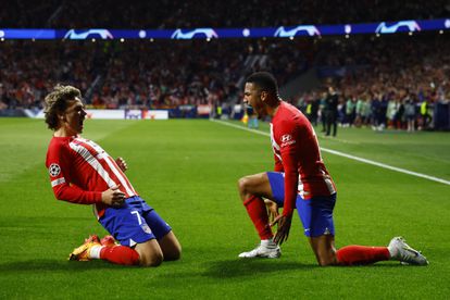 Griezmann celebra con Samuel Lino el segundo gol para el Atlético.