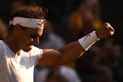 Nadal celebra su triunfo contra Vesely, este lunes en Wimbledon.