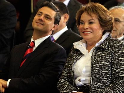 Enrique Pe&ntilde;a Nieto y Elba Esther Gordillo en diciembre de 2010.