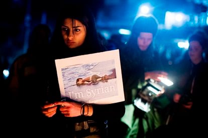 Una vigilia en honor a Alan Kurdi, un niño sirio, y en protesta contra la política migratoria del Gobierno australiano, en Melbourne, el 7 de septiembre de 2015.  Asank