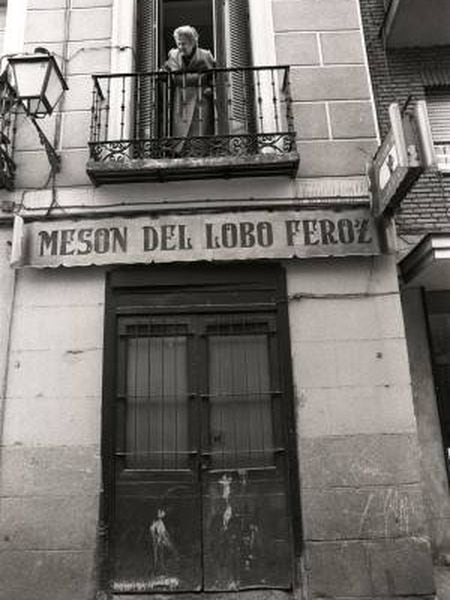 Puerta del mesón, donde hoy funciona un taller de modistas.