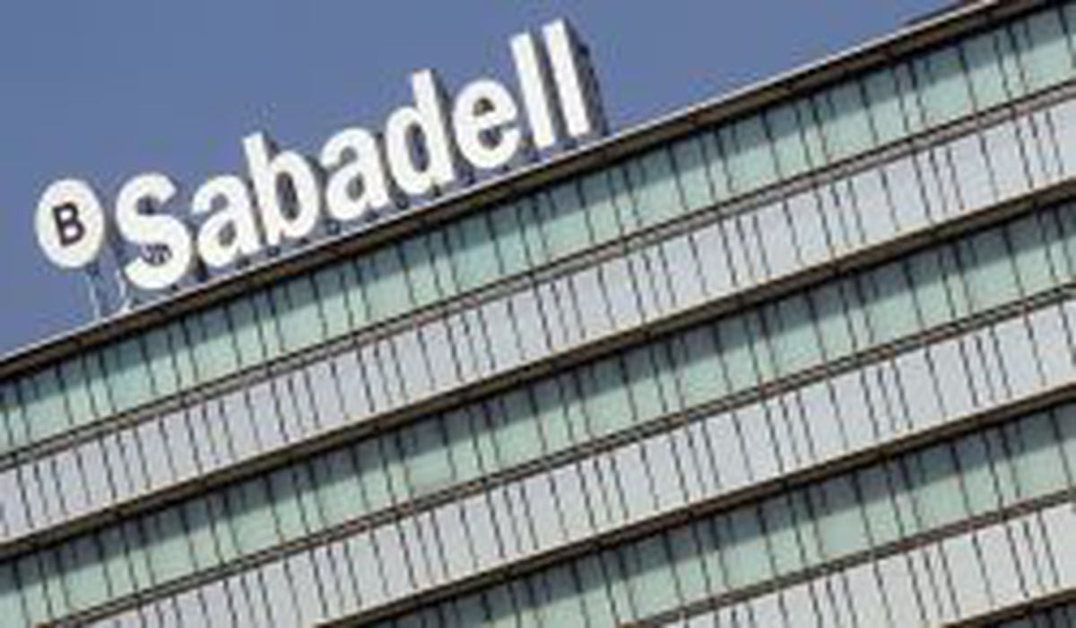 Sabadell reduces benefits by 4% until March due to the bank tax