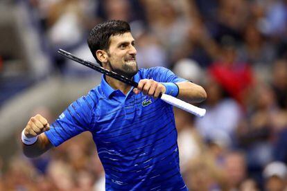 Djokovic celebra un punto contra Kudla en la pista central.