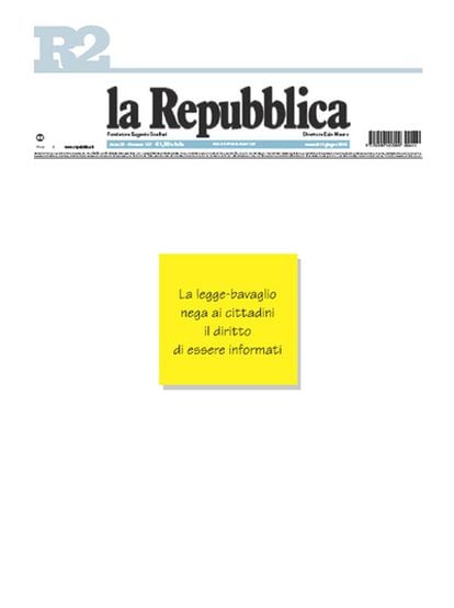 Primera página de la edición del 11 de junio del diario <i>La Repubblica,</i> en blanco, salvo una nota en la que se lee: "La ley mordaza niega a los ciudadanos el derecho a ser informados".