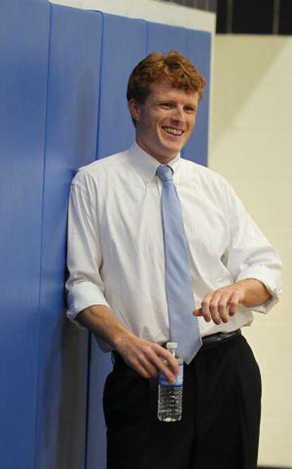 Joseph 'Joe' Kennedy III, de 32 años, antes de  pronunciar un discurso de campaña en Fall River, el pasado 8 de septiembre. El 6 de noviembre ganó un escaño en el Congreso de Estados Unidos en representación de Massachusetts. Hará posesión del cargo el 21 de enero.