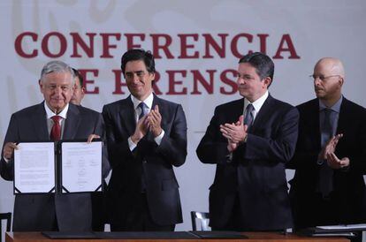 López Obrador, con los directores de HSBC, JP Morgan y Mizuho. 