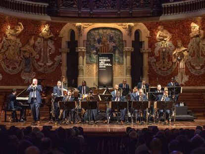 La banda, durante su actuación en el Palau.