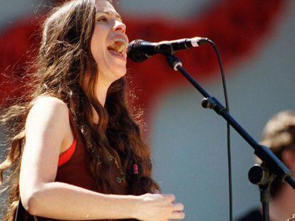 La cantante Alanis Morissette, durante una actuación.