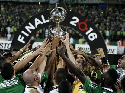 Los jugadores del Nacional celebran la Libertadores. 