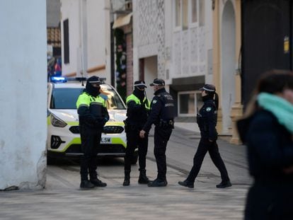La policía acordona la zona en la que se produjeron los ataques de Yasine Kanjaa en Algeciras.