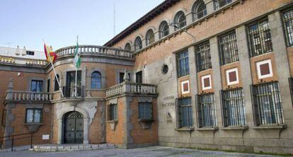 Instalaciones de la Aduana en Huelva.