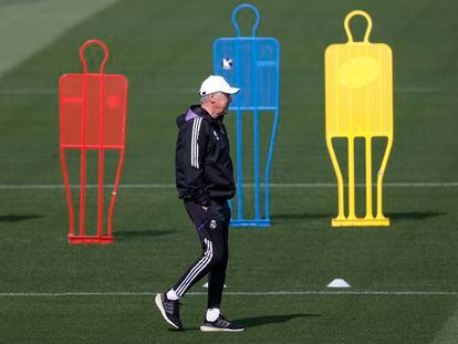 Carlo Ancelotti, este viernes en el entrenamiento del Real Madrid en Valdebebas.