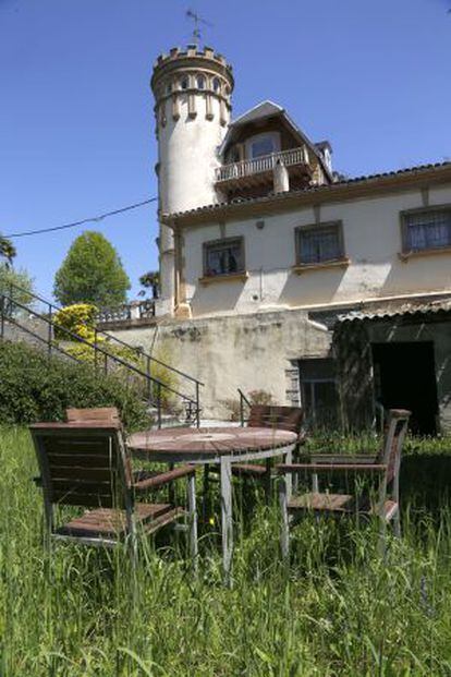 Un palacete cercano al apeadero de Martutene es una presencia recurrente en la novela de Ramon Saizarbitoria.