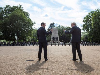 Boris Johnson y Emmanuel Macron en un encuentro en junio de 2020 en Londres.