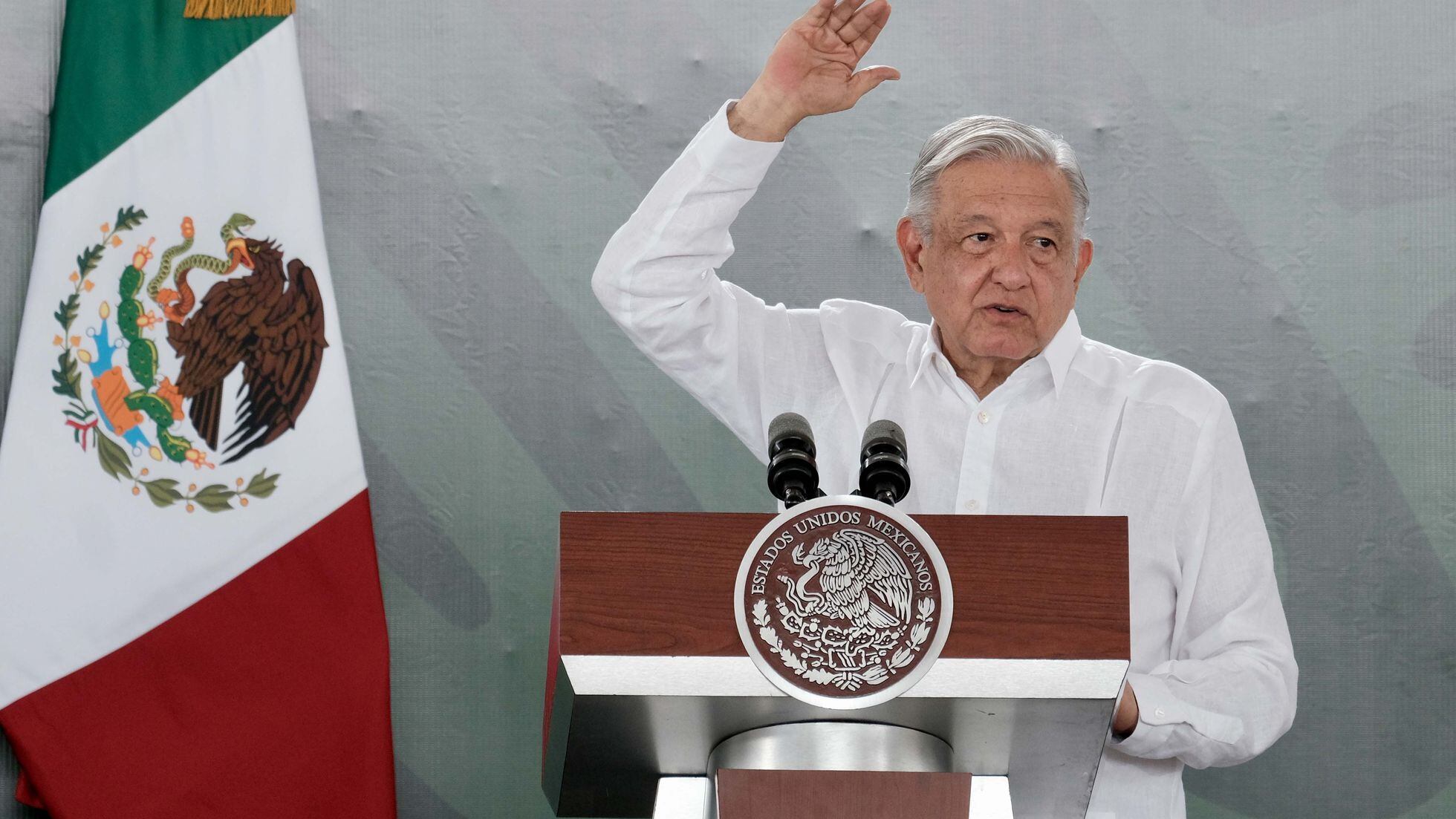 López Obrador evade el tema del muro fronterizo que presumió Trump