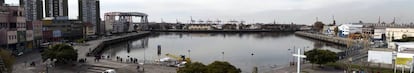 Una panorámica del Riachuelo, desde la terraza de la Fundación PROA.