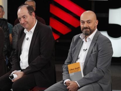 El director de TV3, Vicent Sanchis, y el director de Catalunya Ràdio, Saül Gordillo.