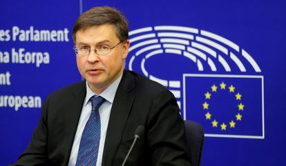 El vicepresidente de la Comisión Europea, Valdis Dombrovskis, en una comparecencia en el Parlamento Europeo, en Estrasburgo.