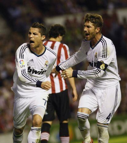 Ronaldo celebra uno de sus goles junto a Ramos.