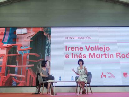 Conversación literaria en Matadero Madrid de la escritora Irene Vallejo y la periodista Inés Martín