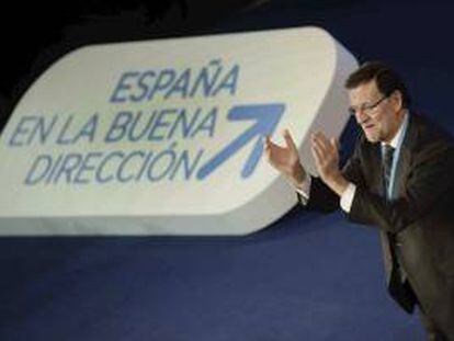 El presidente del Gobierno, Mariano Rajoy, saluda a los asistentes a la Convención Nacional del PP, que ha comenzado esta tarde en Valladolid.