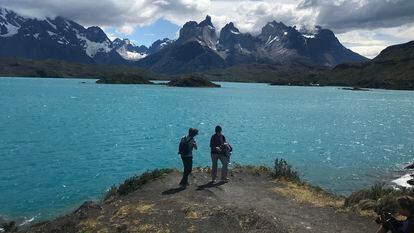 Visitantes en el Parque Natural de las Torres del Paine (Chile).