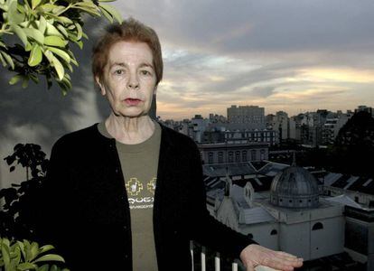La escritora argentina Hebe Uhart, retratada en Buenos Aires, Argentina.