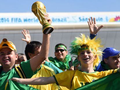 Aficionados en el Mundial de Brasil 2014. Banco de imágenes FIFA.