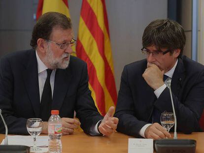 Mariano Rajoy y Carles Puigdemont, este viernes.