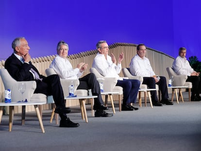 El presidente de Portugal, Marcelo Rebelo de Sousa; el presidente de Ecuador, Guillermo Lasso; el presidente de R.Dominicana, Luis Abinader; el titular de la Secretaría General Iberoamericana, Andres Allamand, y el presidente de Paraguay, Abdo Benítez, participan en un foro empresarial en el marco de la XXVIII Cumbre Iberoamericana, en Santo Domingo.