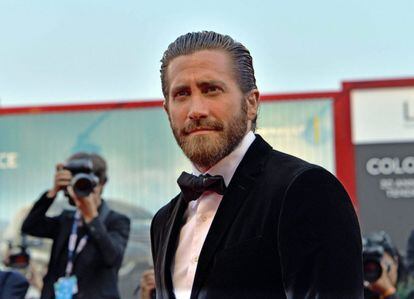 El actor estadounidense Jake Gyllenhaal llega a la presentación de la película "Everest", durante la ceremonia inaugural del 72 Festival Internacional de Cine de Venecia (Italia). El certamen se celebrará hasta el próximo 12 de septiembre.