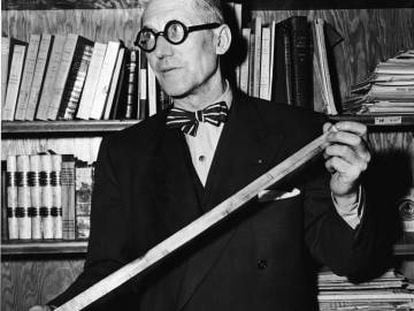 Le Corbusier, en una imagen de los años cincuenta en Nueva York.