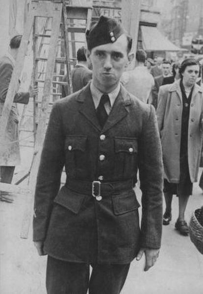 El mecánico de la RAF, Ronald Maddison, murió en 1953 tras ser expuesto al gas sarín. Su caso no se reabrió hasta 2004.