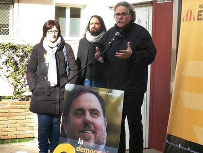 Joan Tardà, en un acto celebrado el sábado en Molins de Rei (Barcelona) / Vídeo: Puigdemont participa por videoconferencia en un acto organizado por ANC y Òmnium en Reus.