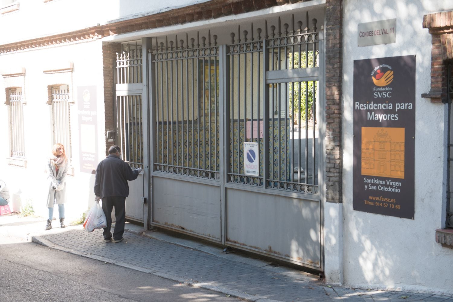 Porta de entrada para a Residencia Santísima Virgen e San Celedonio, em Madri, onde 23 pessoas morreram com o Covid-19.