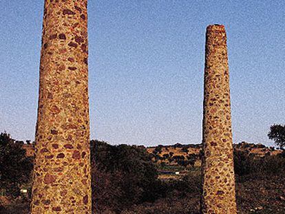 Chimeneas de la antigua mina romana de Almadén