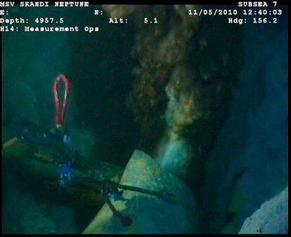 Imágen de la fuga de petróleo realizada por técnicos de la compañía BP