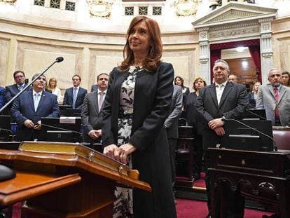 Fernández de Kirchner jura como senadora en el Congreso argentino.