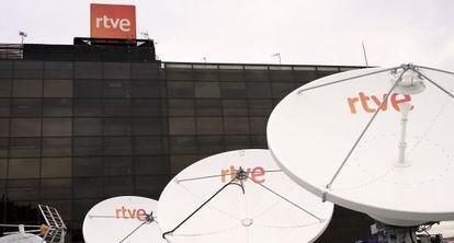 Antenas parab&oacute;licas en la sede de RTVE en Torrespa&ntilde;a, Madrid. 