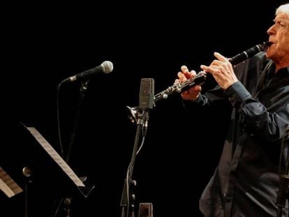 El músico francés, Michel Portal, durante su actuación en la última jornada del 53 Festival de San Sebastián
