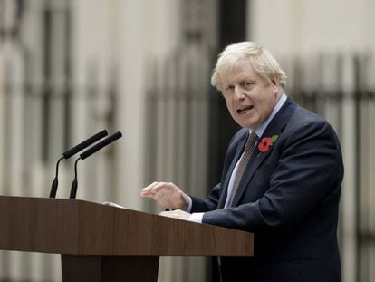 Boris Johnson habla ayer desde el 10 de Downing Street antes del inicio formal de la campaña. 