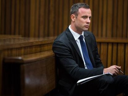 El atleta paralímpico sudafricano, Oscar Pistorius, durante su juicio por el asesinato de Reeva Steenkamp.