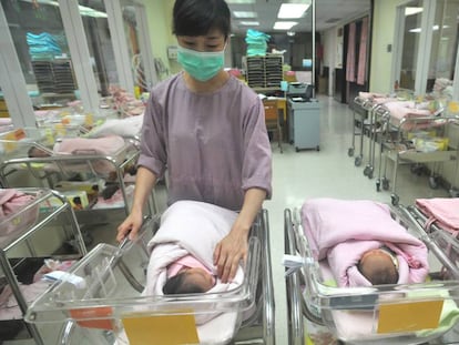 Bebés recién nacidos en un hospital en Taipéi, Taiwán.